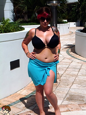 Dors Feline gets her knockers oiled up by the pool